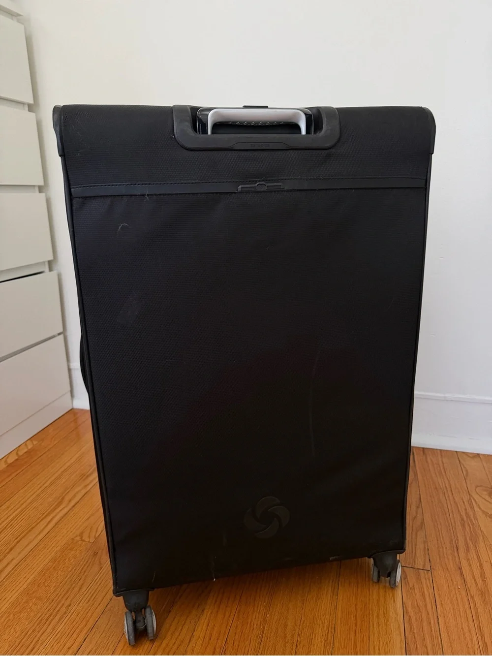 Samsonite Large Black Softside Spinner Luggage